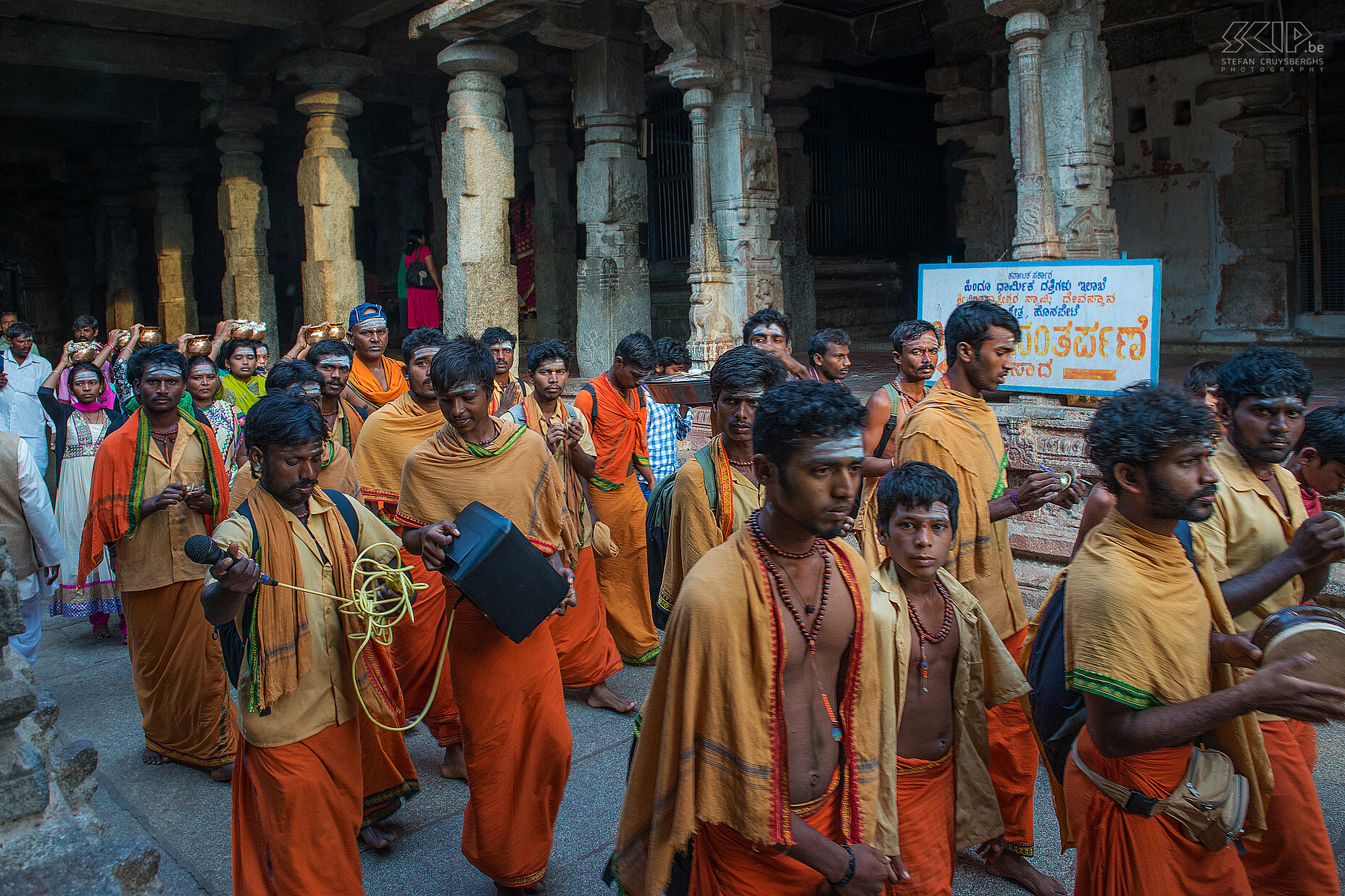 Hampi - Virupaksha temple The morning ritual in the Virupaksha temple. Stefan Cruysberghs